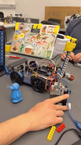 Claw arm working